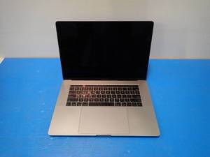 lot 43 image: Apple&nbspMacBook Pro 13,3 A1707 &nbspINTEL(R) CORE(TM) I7-7700HQ CPU  2.80GHZ  16GB DDR4 SDRAM  251GB SSD  15 screen with 3360 x 2100 2K resolution  keymarks on the screen  Includes IOS  No charger
