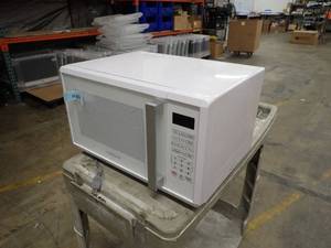 lot 64 image: FarberWare FMO11AHTWHC Microwave