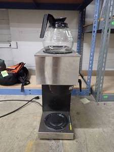 lot 72 image: Bunn 33200-0000 VPR,BLK Coffee Maker with Coffee Pot
