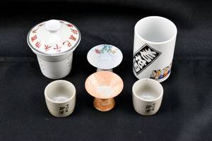lot 160 image: 6 Asian Tea and Sake Cups