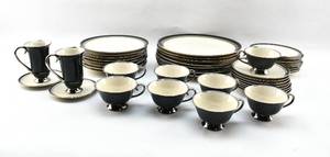 lot 39 image: Flintridge Contessa China Service for 8, plus 2 Irish Coffee CupSaucer