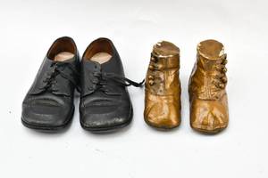 lot 178 image: Pair of Vintage Childrens Dres Shoes and Childrens Shoe Sculpture