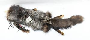 lot 11 image: Fisher Pelt Arrow Quiver