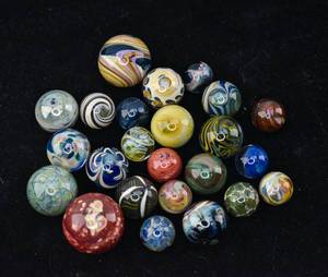 lot 397 image: Assortment of Lakeside Art Glass Marbles, Seconds