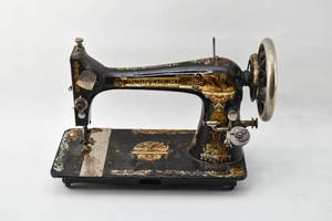 lot 272 image: Antique Singer Sphinx Sewing Machine Model 27