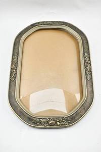lot 336 image: Oval Frame with Floral Decoration