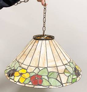 lot 47 image: Large Tan Floral Tiffany Style Pendant Light
