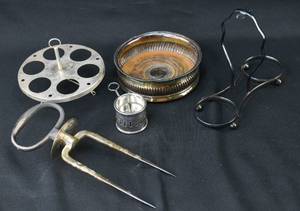 lot 119 image: 5 Vintage Silver Toned Dinnerware Accessories
