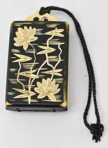 lot 161 image: Lacquered Wood Makeup Compact