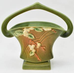 lot 243 image: Roseville Pottery Snowberry Green Basket 1BK-7