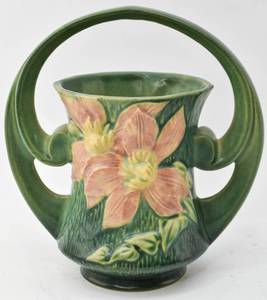 lot 247 image: Roseville Pottery Clematis Green Basket 387-7