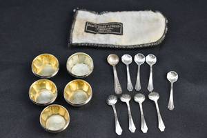 lot 166 image: 5 Sterling Silver Salt & Pepper Cellars and 9 Sterling Silver Mini Spoons