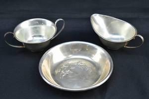lot 171 image: Reed and Barton Sterling Creamer, Sugar Dish, and Plate
