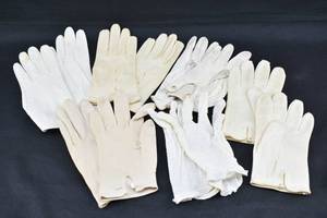 lot 338 image: 6 Pair of Vintage Womens White Gloves