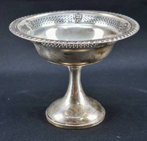 lot 112 image: Vintage B. & M. Weighted Sterling Silver Pedestal Dish No. 93