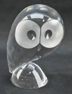 lot 191 image: Steuben Crystal Owl Figure