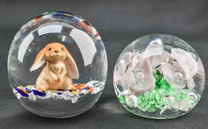 lot 194 image: 2 Gibson Glass Paperweights with Nature Decorations