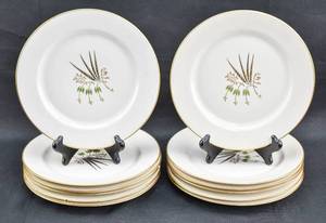 lot 296 image: Set of 12 Frederik Lunning Inc Green Flower Plates FRL4 with Gilt Rim