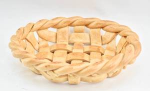 lot 302 image: Pie Crust Style Bread Basket