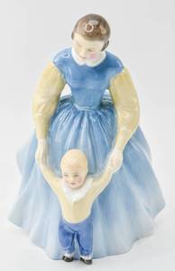 lot 154 image: Vintage Royal Doulton First Steps Bone China Figurine H.N. 2242