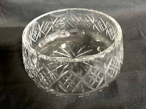lot 182 image: Edinburgh Crystal Centerpiece Bowl
