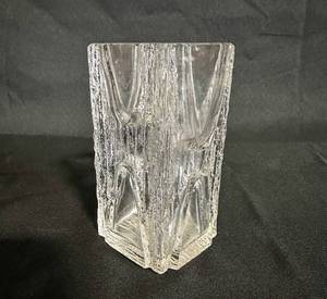 lot 181 image: 5 Daum Crystal Vase