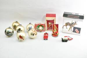 lot 190 image: 10 Assorted Collectible Vintage Ornaments, 1973-2004