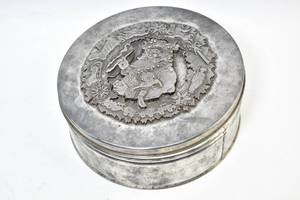 lot 189 image: Vintage Metzke Cookie Tin with Pewter Santa and Wreath Medallion
