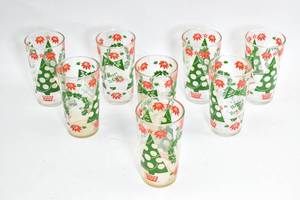 lot 139 image: Mid Century Hazel Atlas 8-Pc Set of Holiday Glasses, Merry ChristmasHappy New Year Design