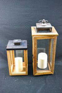 lot 289 image: 2 Ivory & White Moving Flame Flameless Candles Wooden Holders