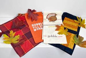 lot 65 image: Group of Autumnal Decorations