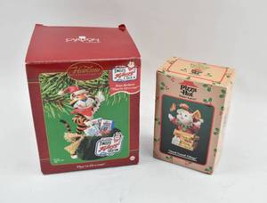 lot 316 image: 1 Kellogg Frosted Flakes Ornament and 1 Pizza Hut Ornament