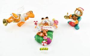 lot 313 image: 3 Collectible Garfield Ornaments, Hallmark Keepsake and Carlton Heirloom
