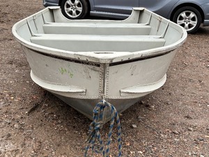 lot 2 image: AlumaCraft V14-15 Aluminum Fishing Boat
