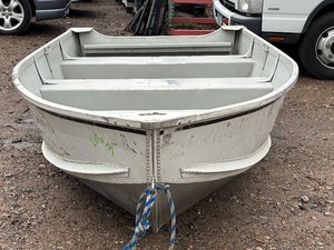 lot 3 image: AlumaCraft V14-20 Aluminum Fishing Boat