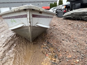 lot 6 image: AlumaCraft T12V Aluminum Fishing Boat
