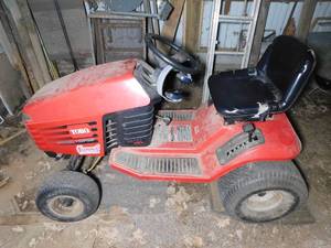 lot 4 image: Toro Wheelhorse 1644XHL Tractor