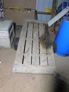 lot 11 image: 8 Farm Trailer