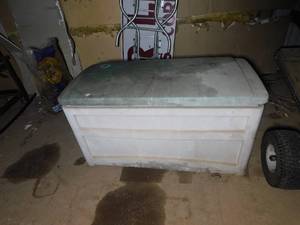 lot 13 image: Patio Storage Bin w Director Chairs