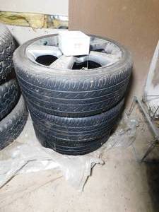 lot 20 image: (3) Matching Rims and tires