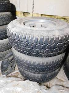 lot 21 image: Goodyear Wranglers with Rims