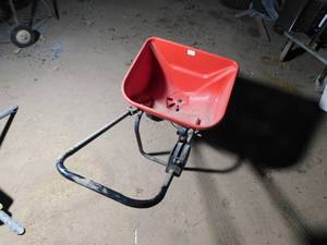 lot 28 image: Earthway Even Seeder Spreader