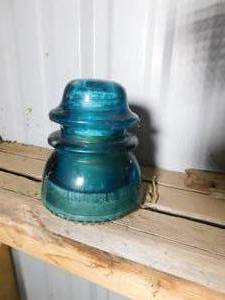 lot 30 image: Fence Insulator lot