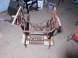 lot 31 image: Antique Sewing Machine Stand Only