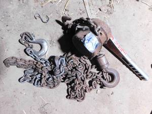 lot 35 image: Chain w winch