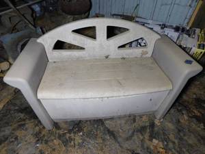 lot 59 image: Rubbermaid Outdoor Bench w Storage