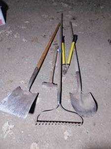 lot 74 image: 5 Piece Yard tool lot