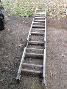 lot 89 image: 8 Extension Ladder