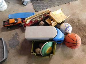 lot 108 image: Toy lot