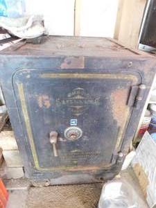 lot 111 image: Huge Safe